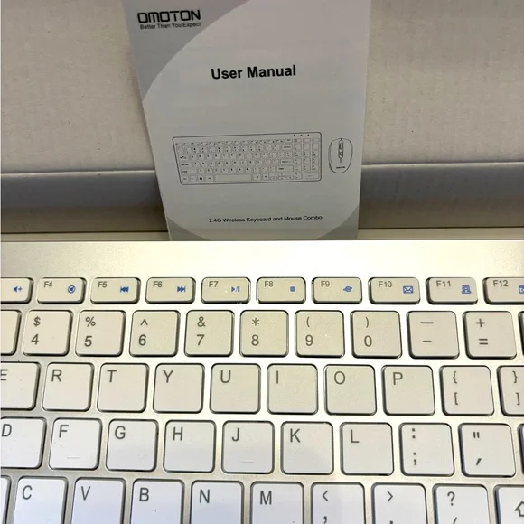 New In Box White Wireless Keyboard & Mouse - Picture 6 of 6